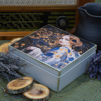 KWADRATOWA SKRZYNKA LARA